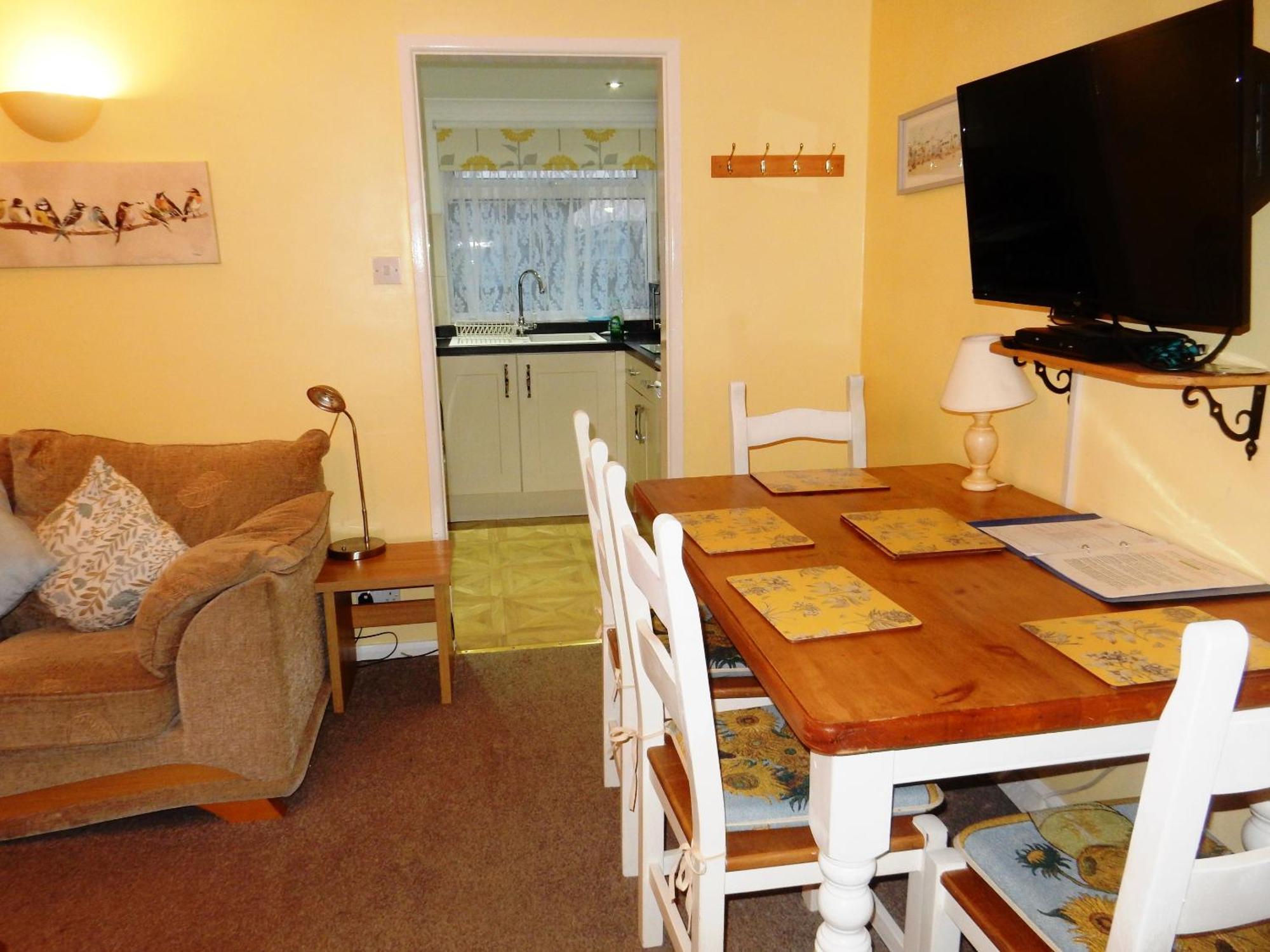 Sheena'S Dartmouth Chalets Экстерьер фото